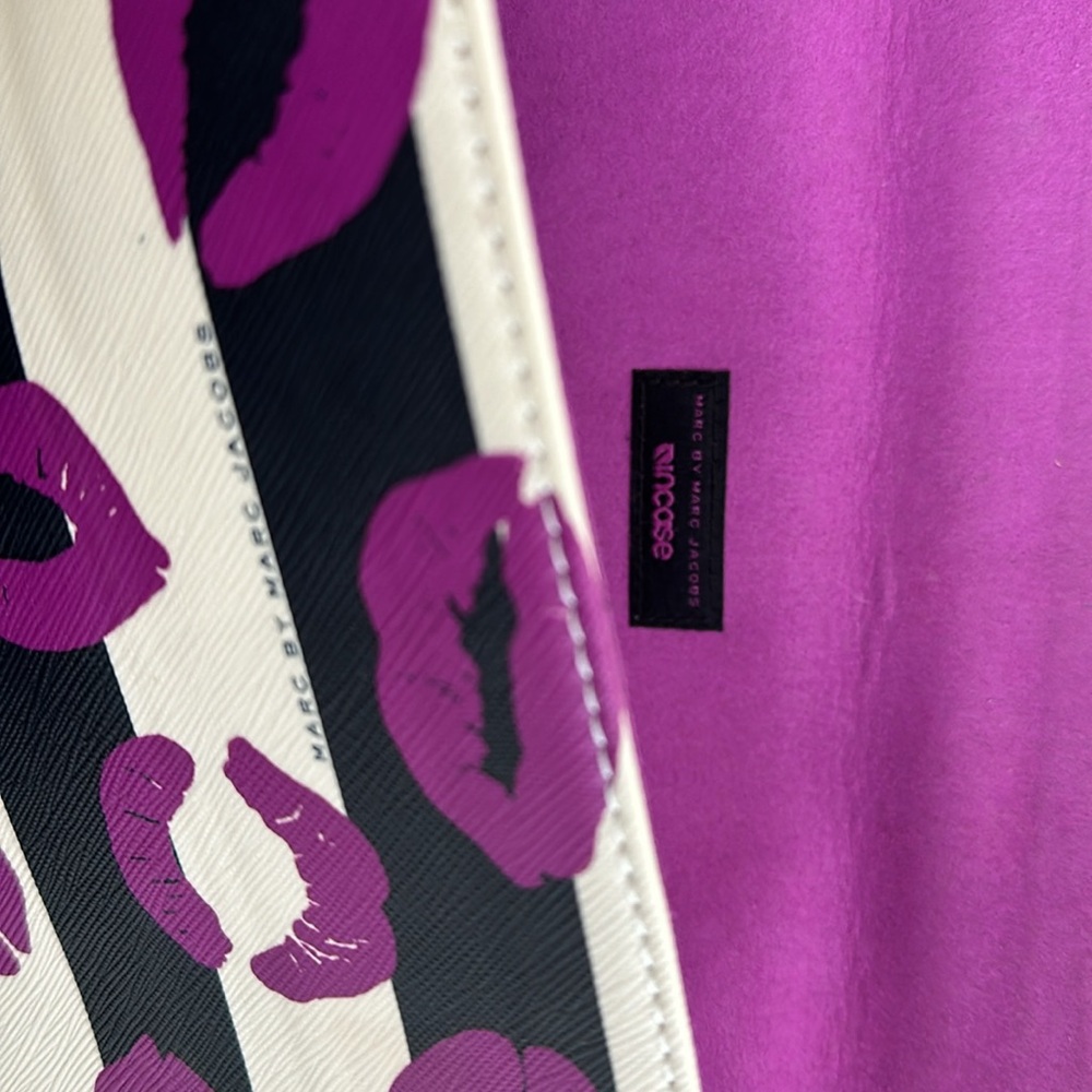 Marc by Marc Jacobs Incase - Picture 3 of 3